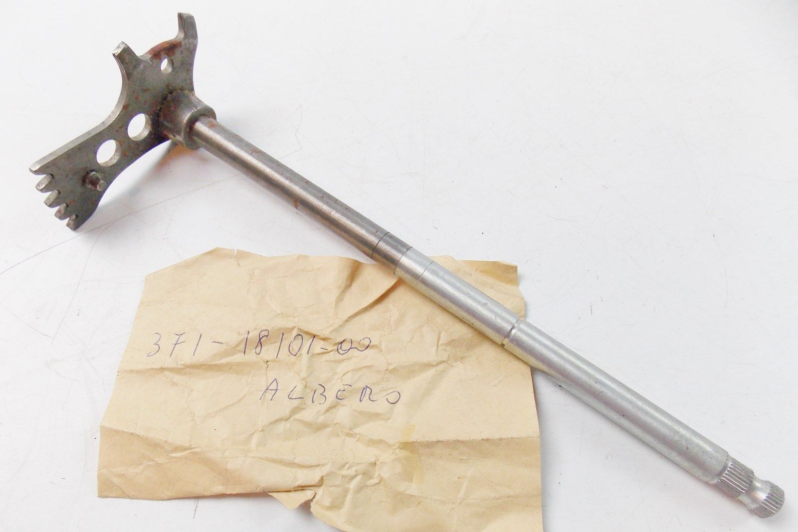 NOS YAMAHA 1973-1978 SHIFT SHAFT ASSY 2 TX500 XS500  371-18101-00 - MotoRaider