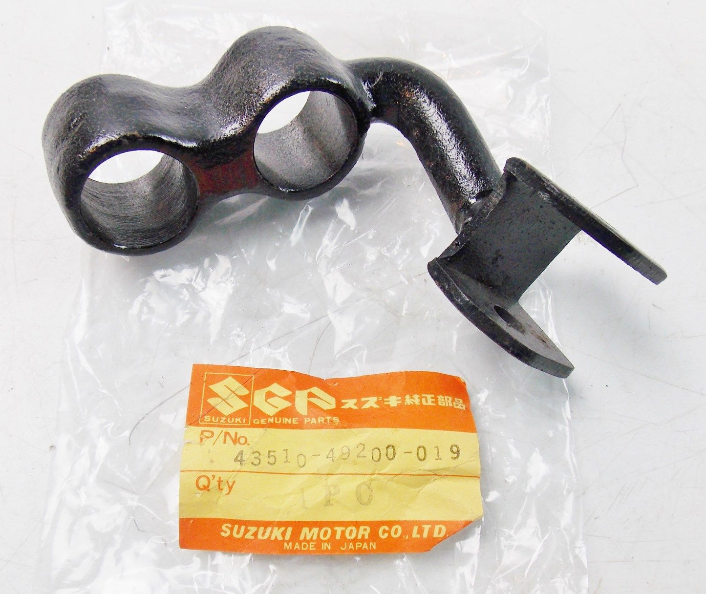 NOS OEM SUZUKI 1980 1981 RIGHT FRONT FOOTREST BAR GS1100/750 43510-49200-019 - MotoRaider