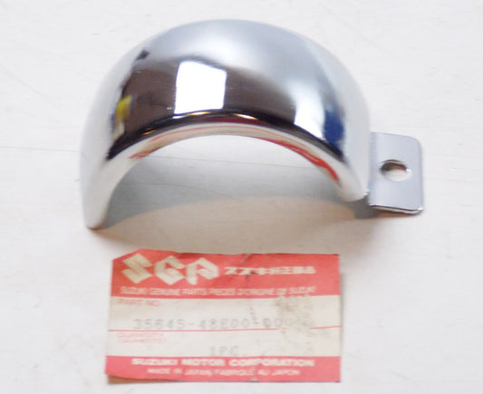 NOS SUZUKI 1998 1999 2000-04 FRONT TURN SIGNAL STAY COVER VZ800  35645-48E00-000 - MotoRaider