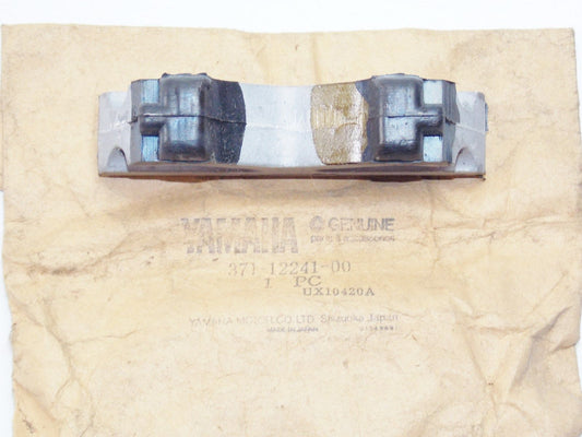 NOS YAMAHA  1973-1975 1977/78 CAMSHAFT STOPPER GUIDE XS500 TX500  371-12241-00 - MotoRaider