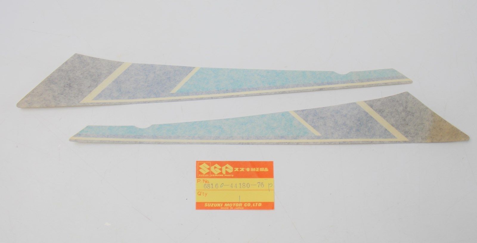 NOS SUZUKI 1996-1999 SEAT TAIL COVER EMBLEM STICKER DECAL MARK 68160-44180-76P - MotoRaider