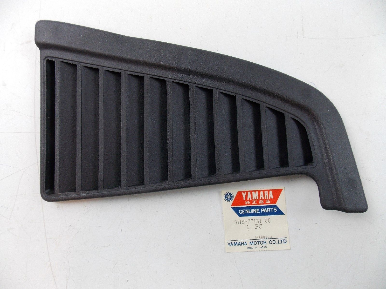 NOS YAMAHA  1979 LOUVER 1 EC540   8H8-77131-00 - MotoRaider