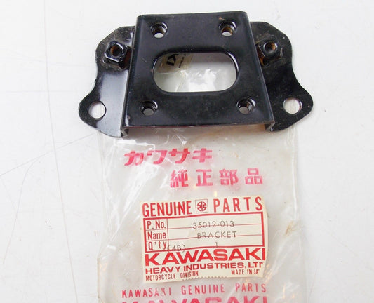 NOS KAWASAKI 1974 1975 FRONT FENDER BRACKET F6 F7   35012-013 - MotoRaider