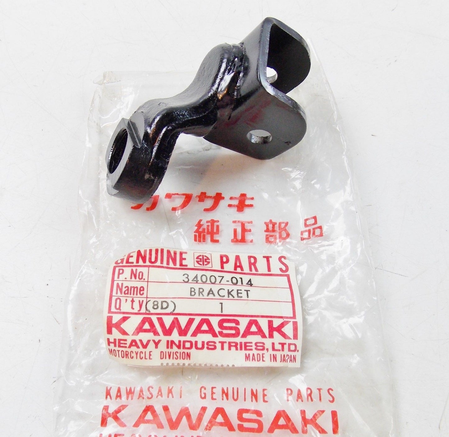 NOS KAWASAKI 1976-1979 R.H. FOOTREST BRACKET KD175 KE175   34007-014 - MotoRaider