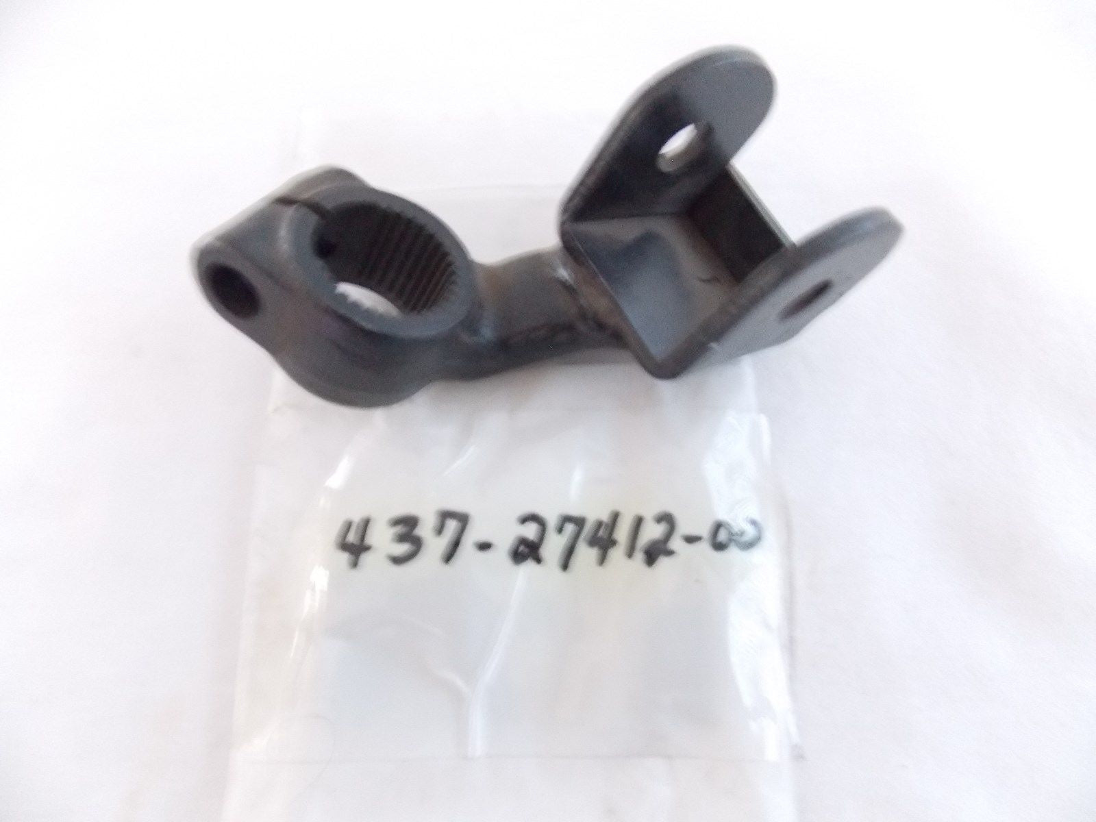 NOS YAMAHA  1974 1975 FOOTREST BRACKET 1 DT100 DT175  437-27412-00 - MotoRaider