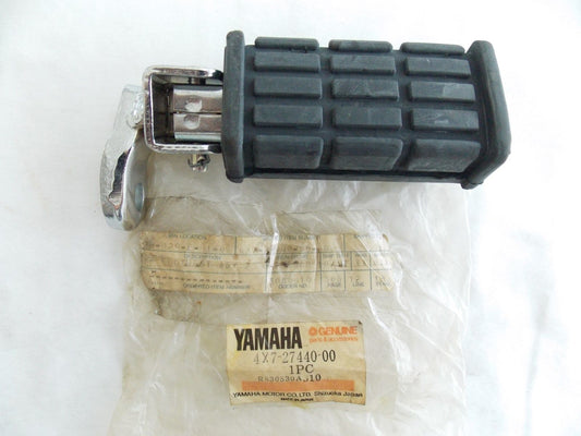 NOS YAMAHA 1981 1982 1983 RR FOOTREST ASSY 2 XV750 XV920   4X7-27440-00 - MotoRaider