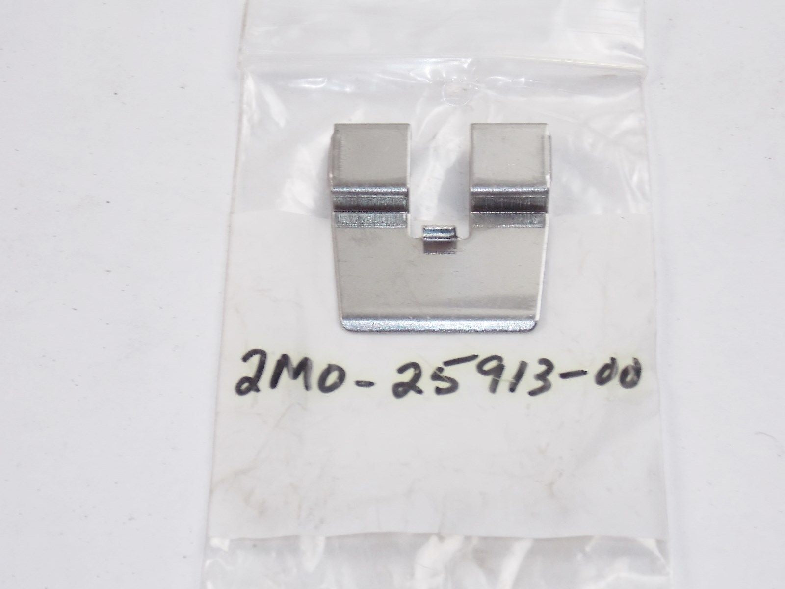 NOS YAMAHA 1978 BRAKE PAD RETAINER XS650 XS1 XS2 2M0-25913-00 - MotoRaider