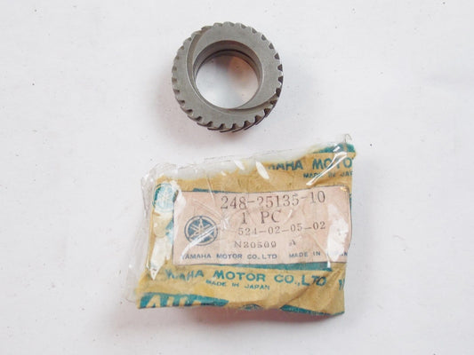 NOS YAMAHA  1975 1976 1977 SPEEDOMETER DRIVE GEAR DT125/175 TY175  248-25135-10 - MotoRaider