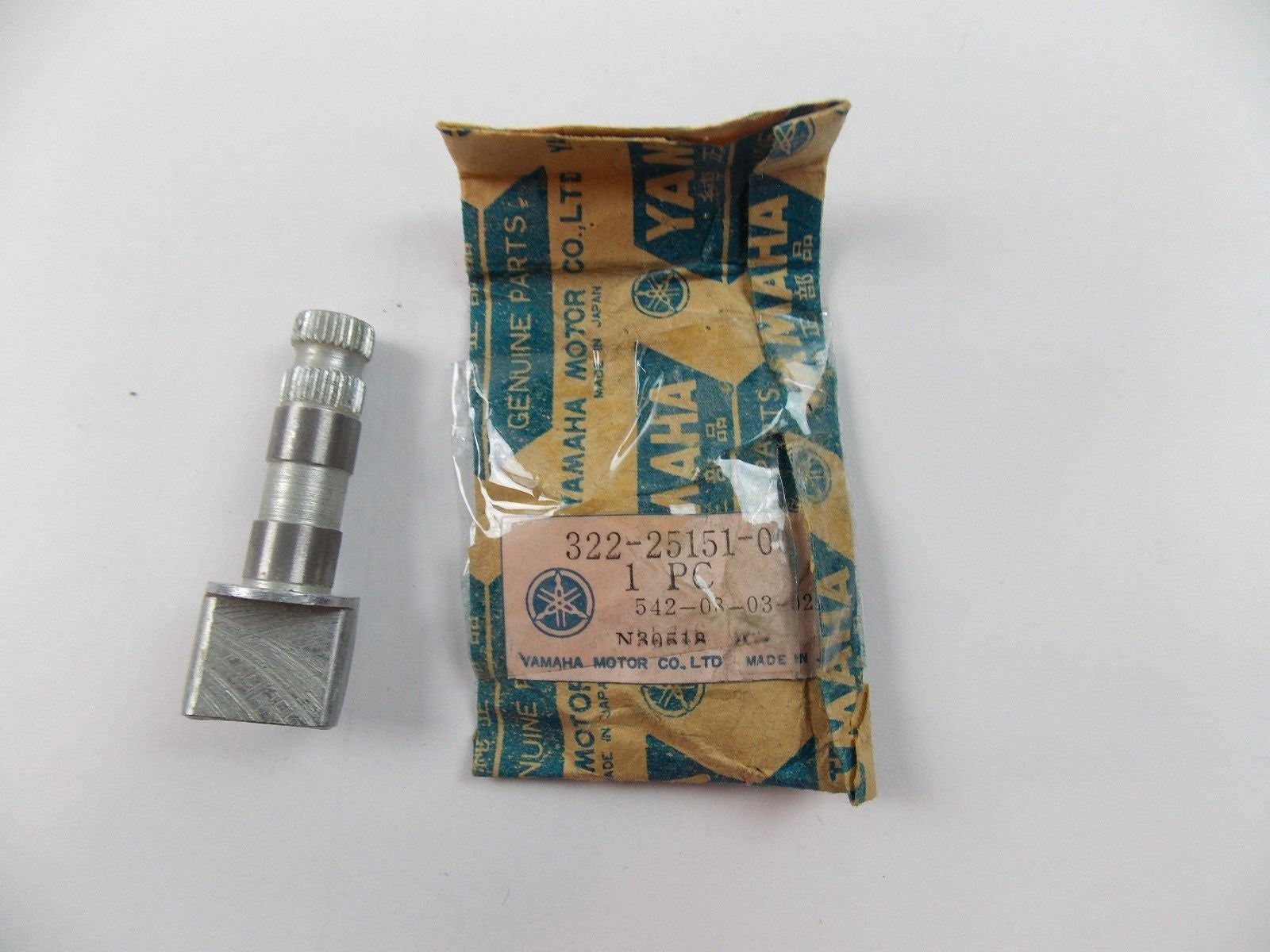 NOS YAMAHA  1972-1984 FRONT WHEEL CAMSHAFT MX250 YZ100 DT2 RT2  322-25151-00 - MotoRaider