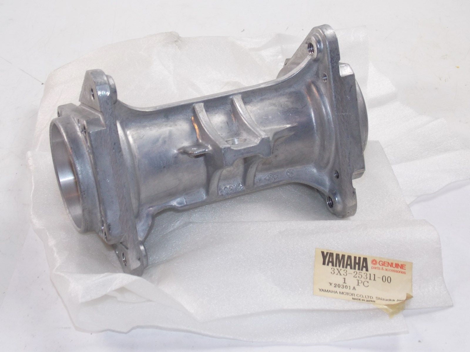 NOS YAMAHA  1980 1981 REAR HUB YT125  3X3-25311-00 - MotoRaider