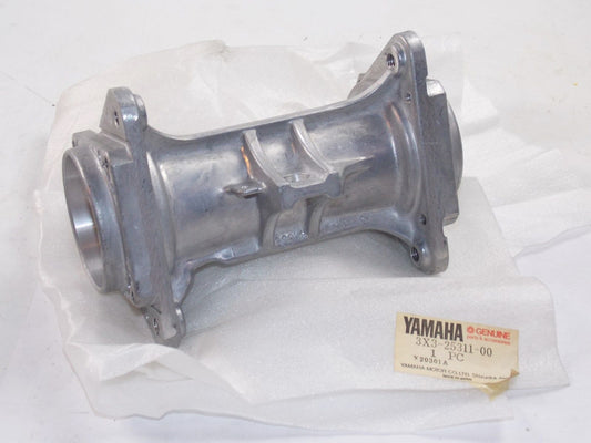 NOS YAMAHA  1980 1981 REAR HUB YT125  3X3-25311-00 - MotoRaider