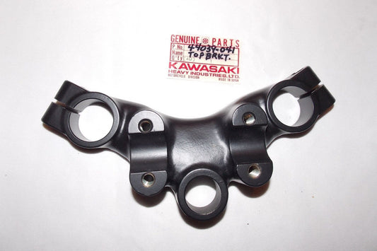 NOS KAWASAKI 1972 1973 STEERING STEM HEAD G5  44039-041 - MotoRaider