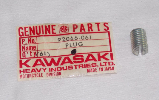 NOS KAWASAKI 1977-1983 KICK STARTER PLUG KZ650/440/1000/750  92066-061 - MotoRaider