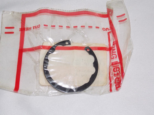 NOS KAWASAKI 1966-1978 CIRCLIP 17MM A1/7 S1/2/3 F12 KH400 92033-009 - MotoRaider