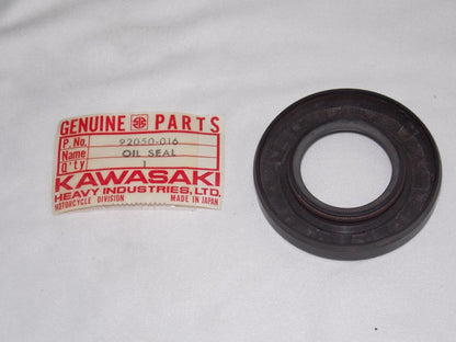 NOS KAWASAKI 1966-1971 OIL SEAL A1 A7   92050-016 - MotoRaider