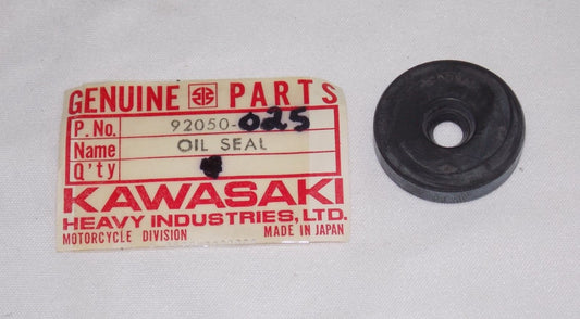 NOS KAWASAKI 1969-1976 0IL SEAL 7MM H1 H2 KH500  92050-025 - MotoRaider