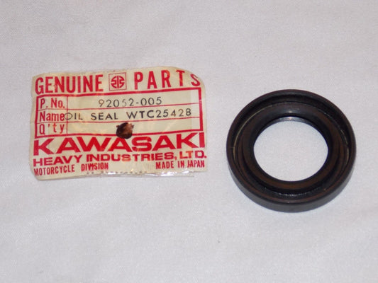 NOS KAWASAKI 1966-1981 OIL SEAL A1/7 S1/2/3 KZ400 KH250/400   92052-005 - MotoRaider