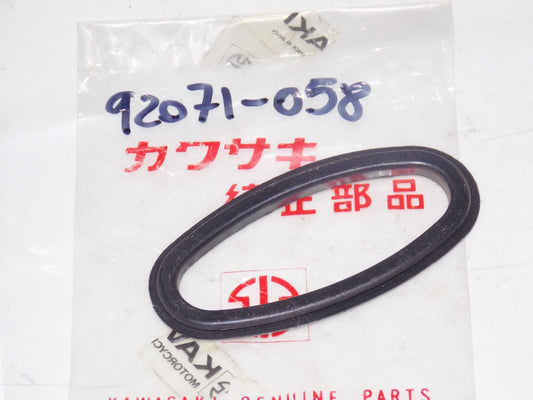 NOS KAWASAKI 1972 1973 1974 1975 1976 1979 H2 KD125 SIDE COVER GROMMET 92071-058 - MotoRaider
