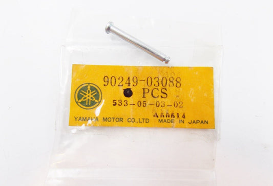 NOS OEM YAMAHA  1968-1975 STUB BOLT DT1 RT1 TX500 XS500   90116-08059 - MotoRaider