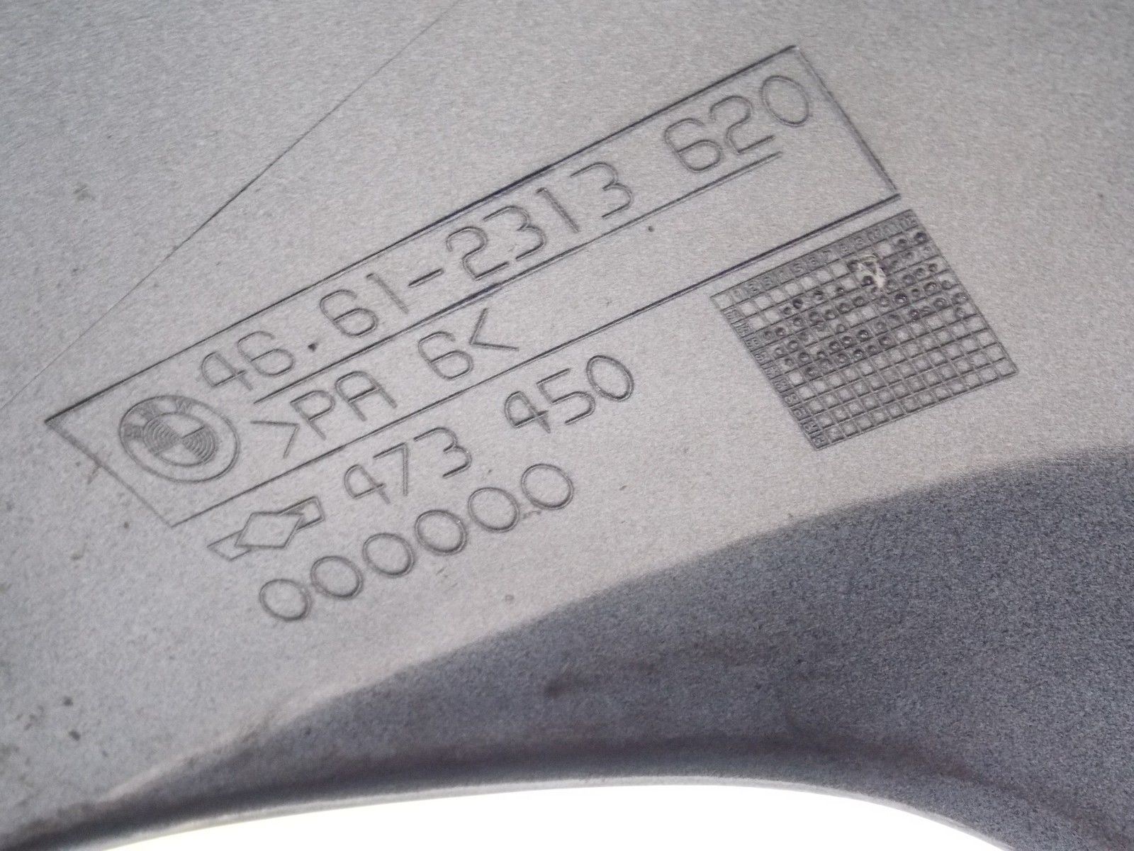 NOS OEM BMW 96-01 850R/1100/1100RT PEARL BLACK FRONT FENDER 46612313620 - MotoRaider