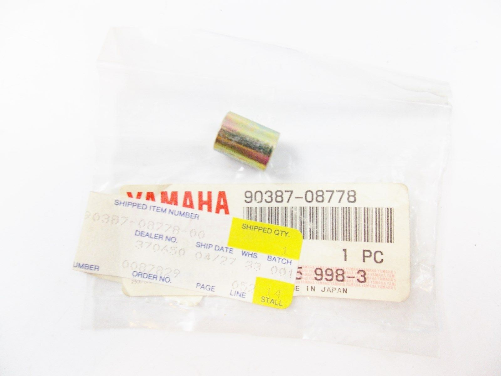 NOS OEM YAMAHA  1973-1983 1990-2000 SPECIAL SHAPE PLUG RT100 DT100 90338-20023 - MotoRaider
