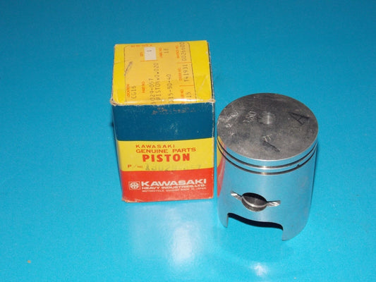 NOS OEM KAWASAKI 1973 1974 1975 1976 PISTON .050 O/S S1 KH250  13029-057 - MotoRaider