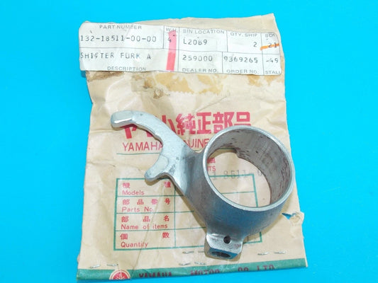 NOS YAMAHA 1966 1967 SHRIFT FORK 1 YL1   132-18511-00 - MotoRaider