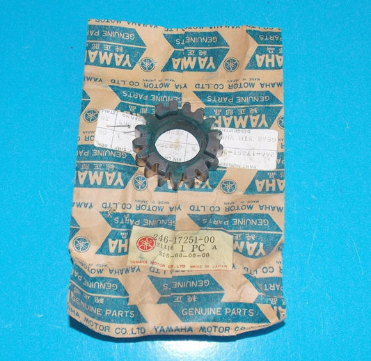 NOS YAMAHA 1967 1969 1970 5TH WHEEL GEAR YDS5/6 YM2   246-17251-00 - MotoRaider