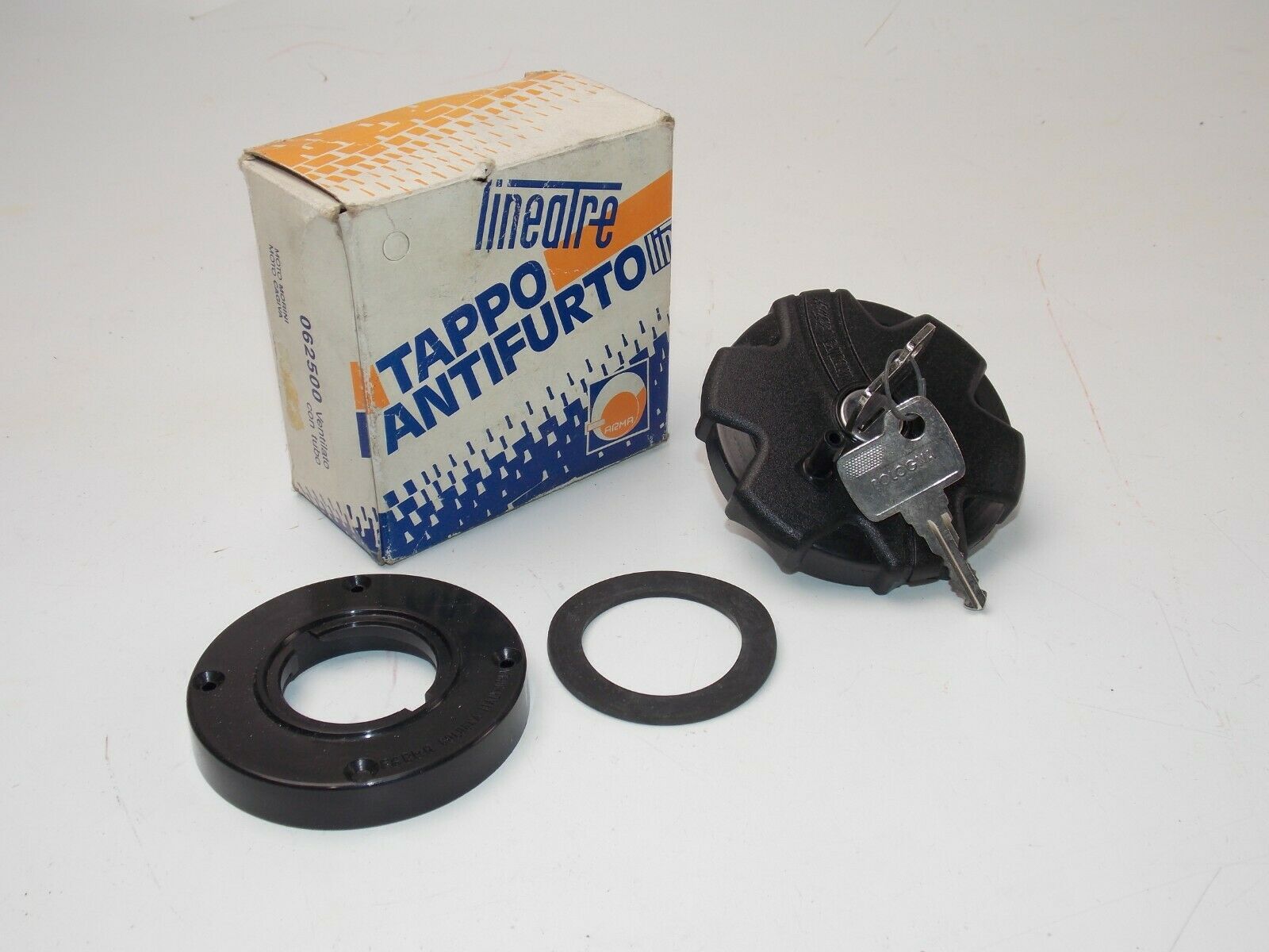 GAS TANK FUEL LOCKING CAP WITH KEY VENTED MORINI CAGIVA LINEATRE 062500 - MotoRaider