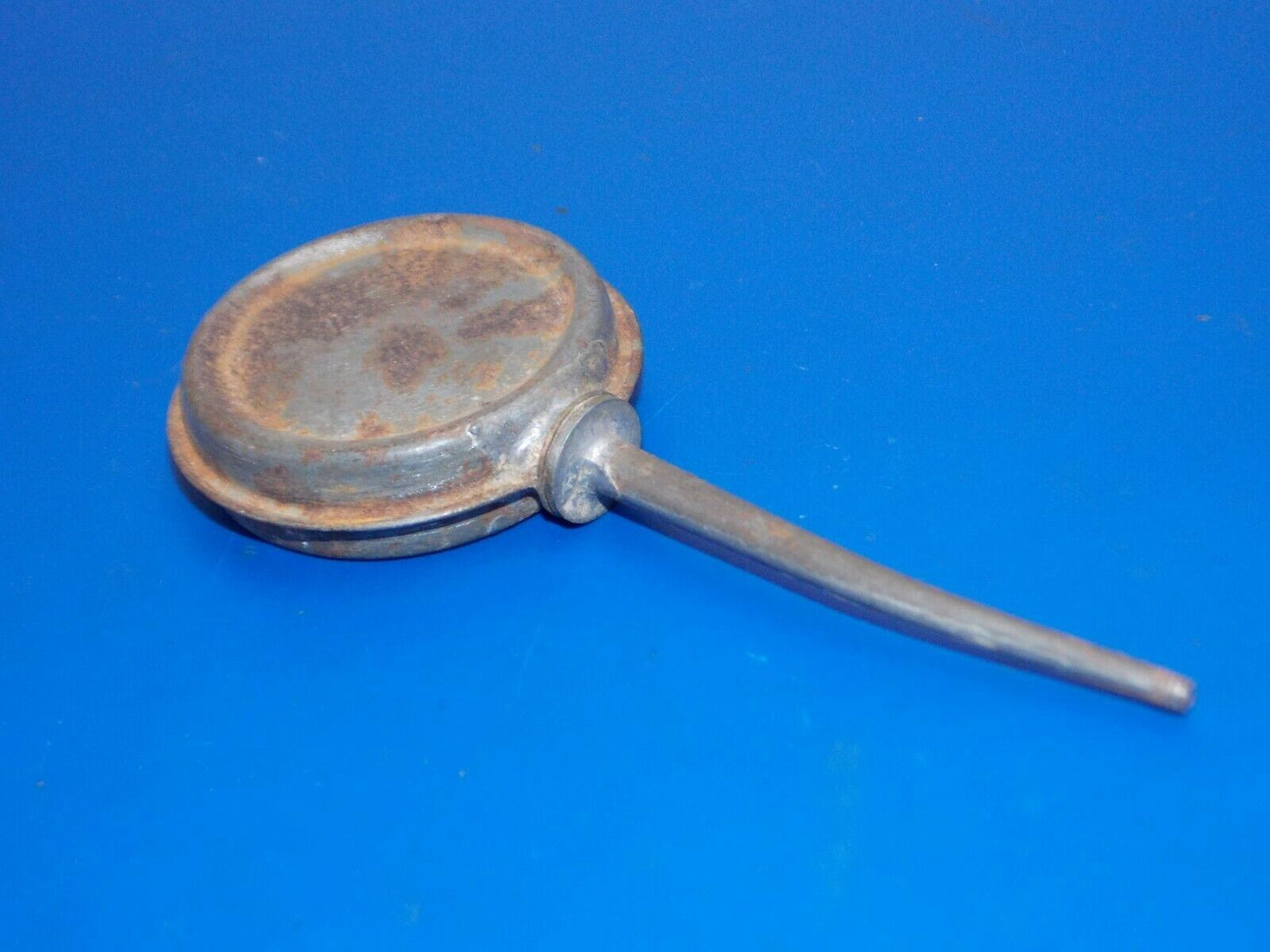 VINTAGE OIL CONTAINER DISPENSER BOTTLE D=1.75" OL=4.25" AUTOMOTIVE MOTORYCYCLE - MotoRaider