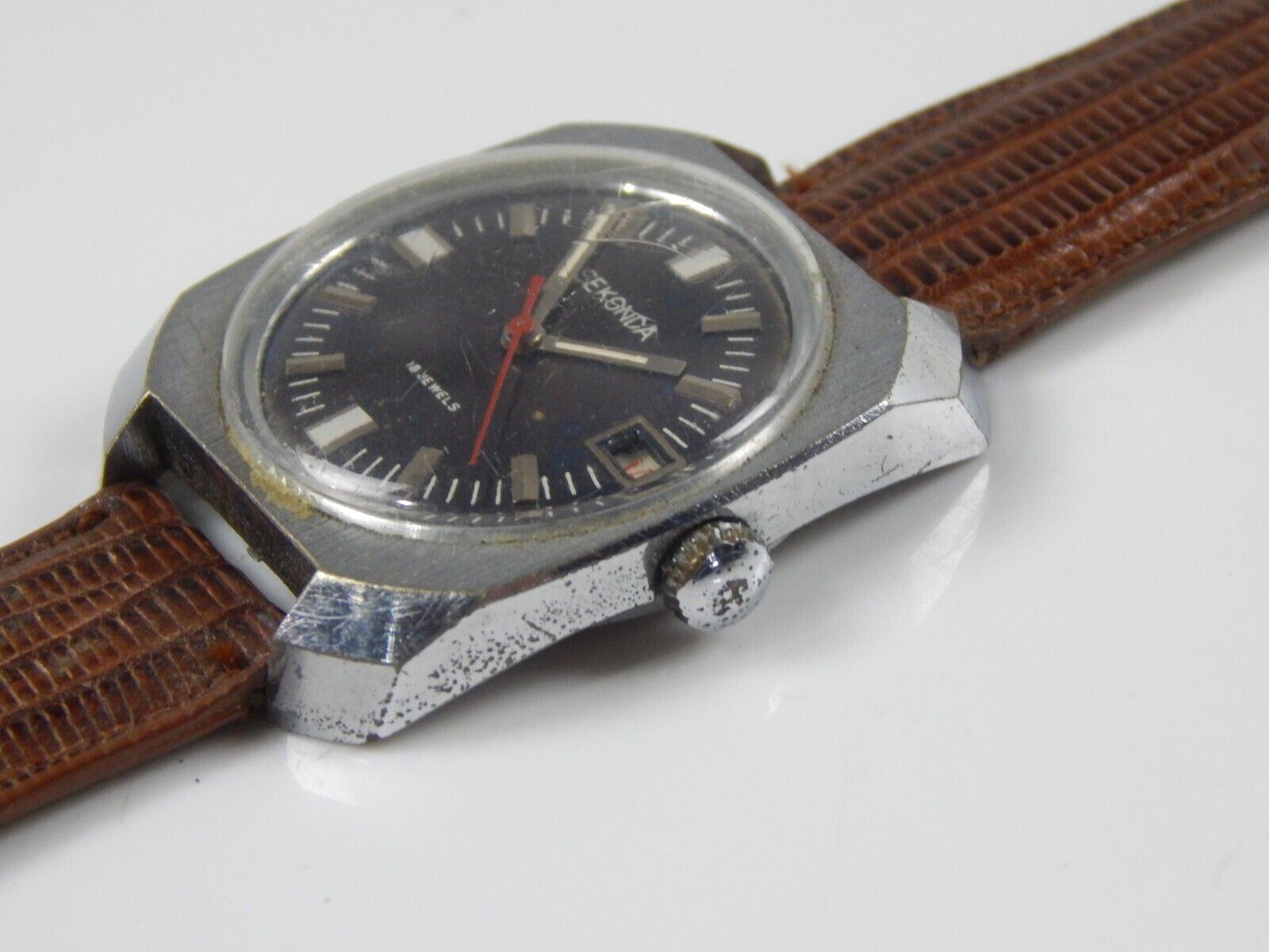 1970's VINTAGE WRIST WATCH SEKONDA 18 JEWELS SWISS MADE 35x40mm LEATHER BAND - MotoRaider