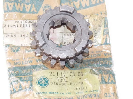 NOS OEM YAMAHA 1968-1970 DT1 DT1B DT1S DT1C DT1CMX GEAR 3RD PINION #214-17131-01 - MotoRaider
