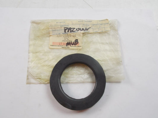 NOS YAMAHA  1980 1981 HUB DUST SEAL XS850  3J3-25319-00 - MotoRaider