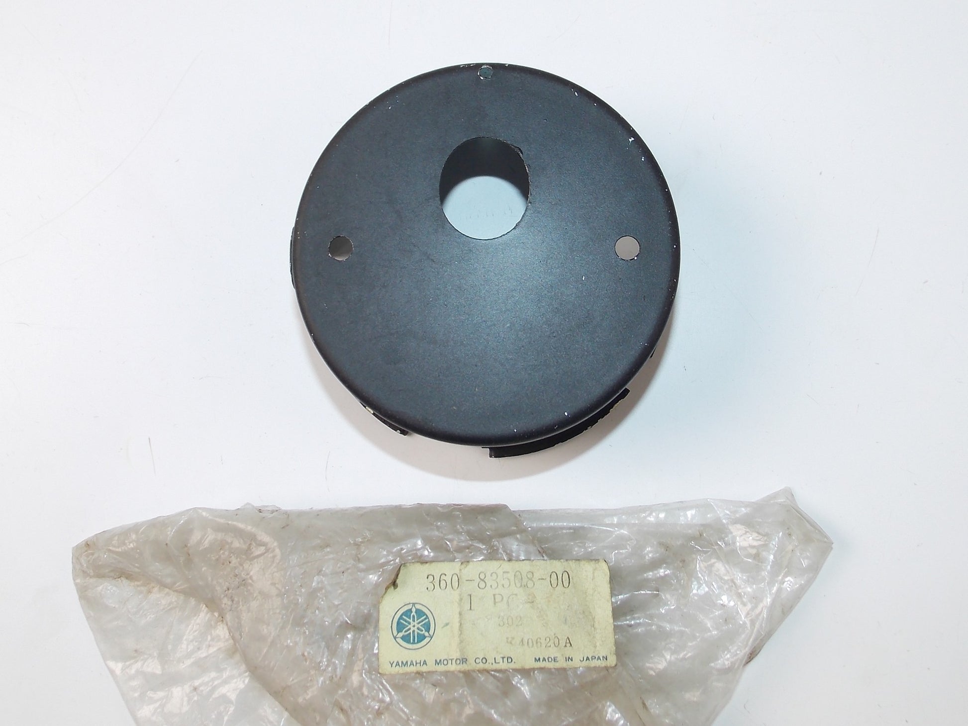 NOS OEM YAMAHA RD250/350/RD250/350A/RD250 TACHOMETER COVER 360-83508-00 - MotoRaider