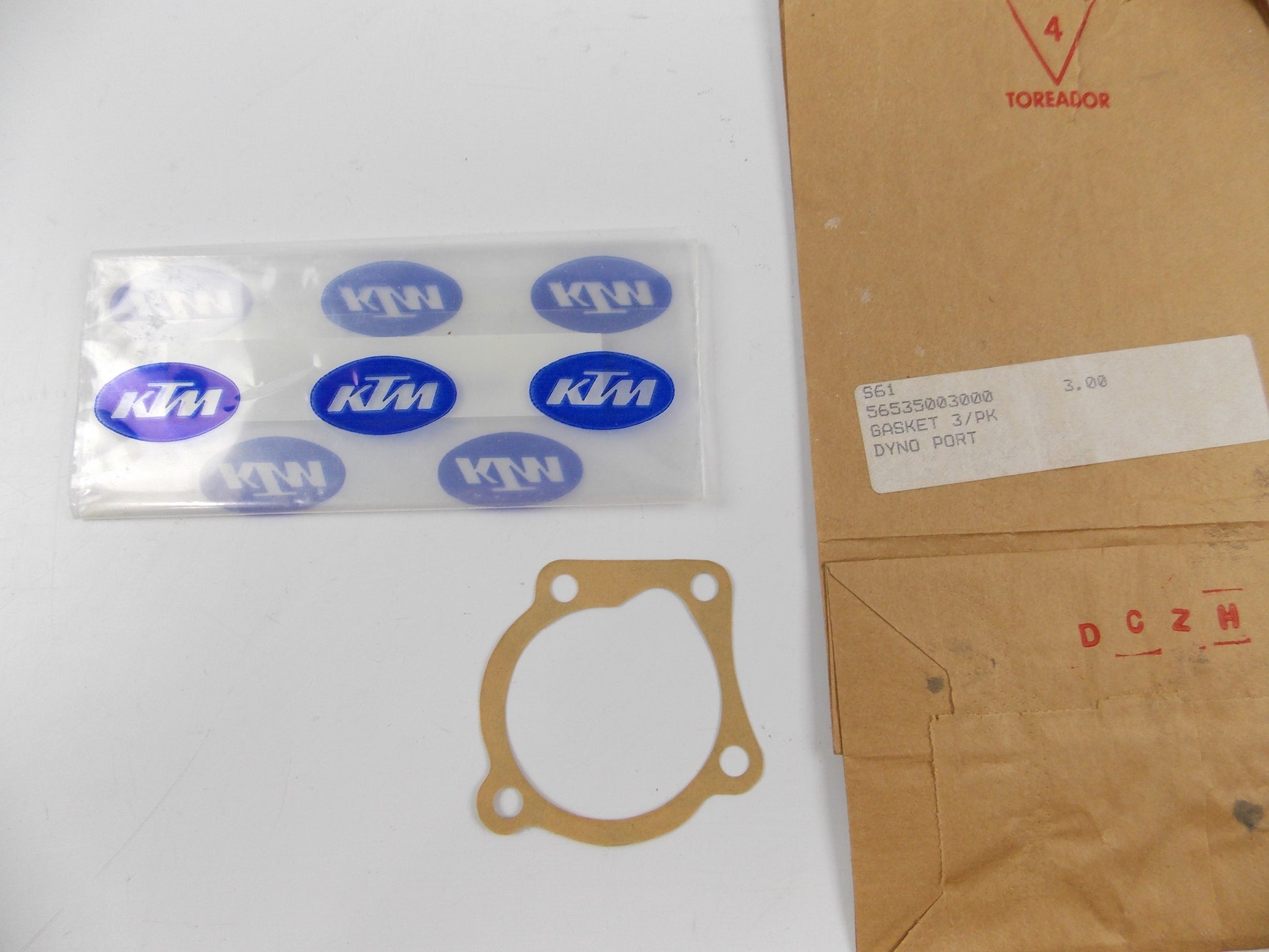 NOS OEM KTM 1994 DUKE 400 / SX440 WATER PUMP COVER GASKET 56535003000 | S61 - MotoRaider