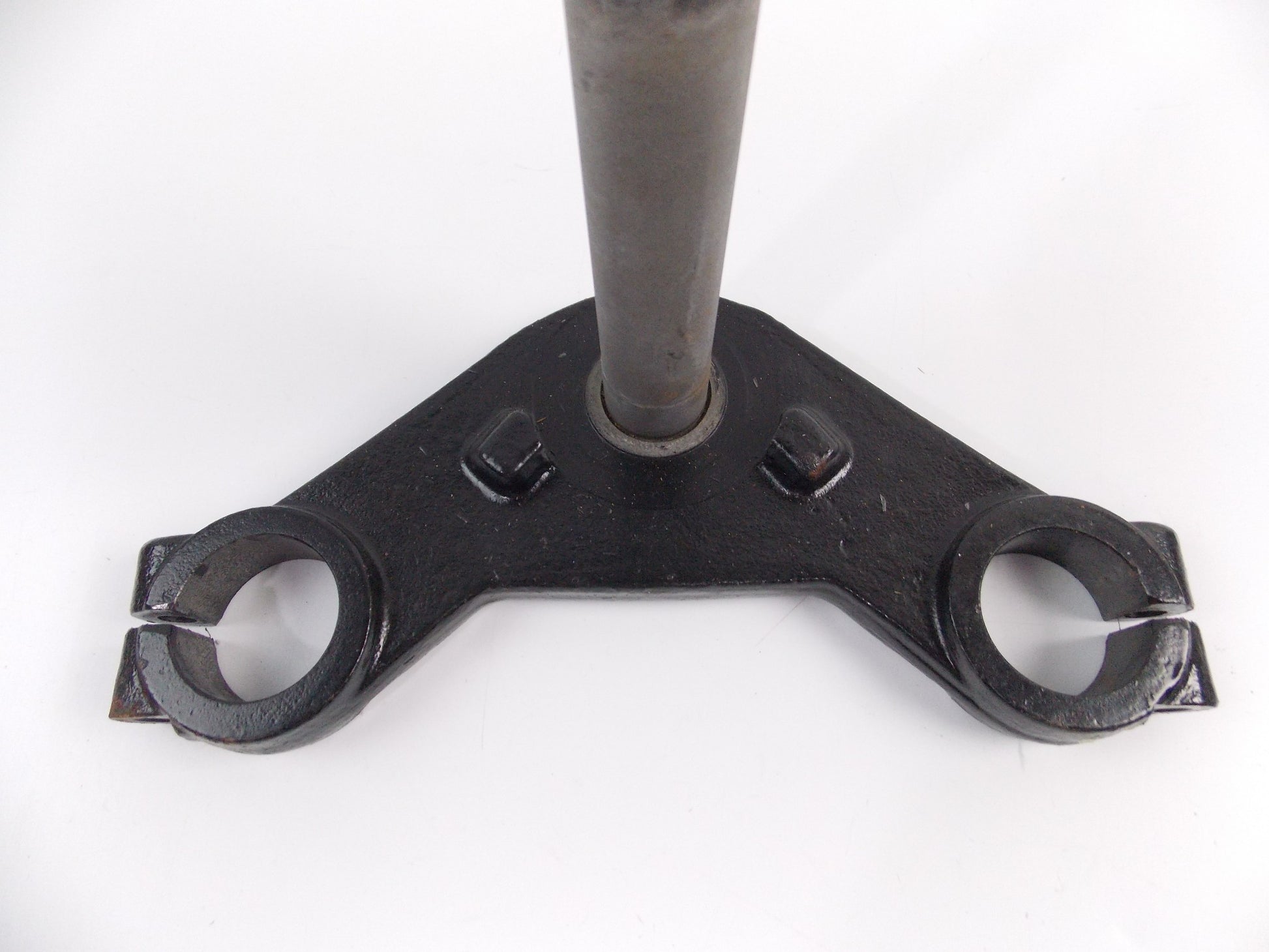 OEM CAGIVA 1993-1998 ROADSTER FRONT FORK STEERING LOWER TRIPLE PLATE 8664112500 - MotoRaider