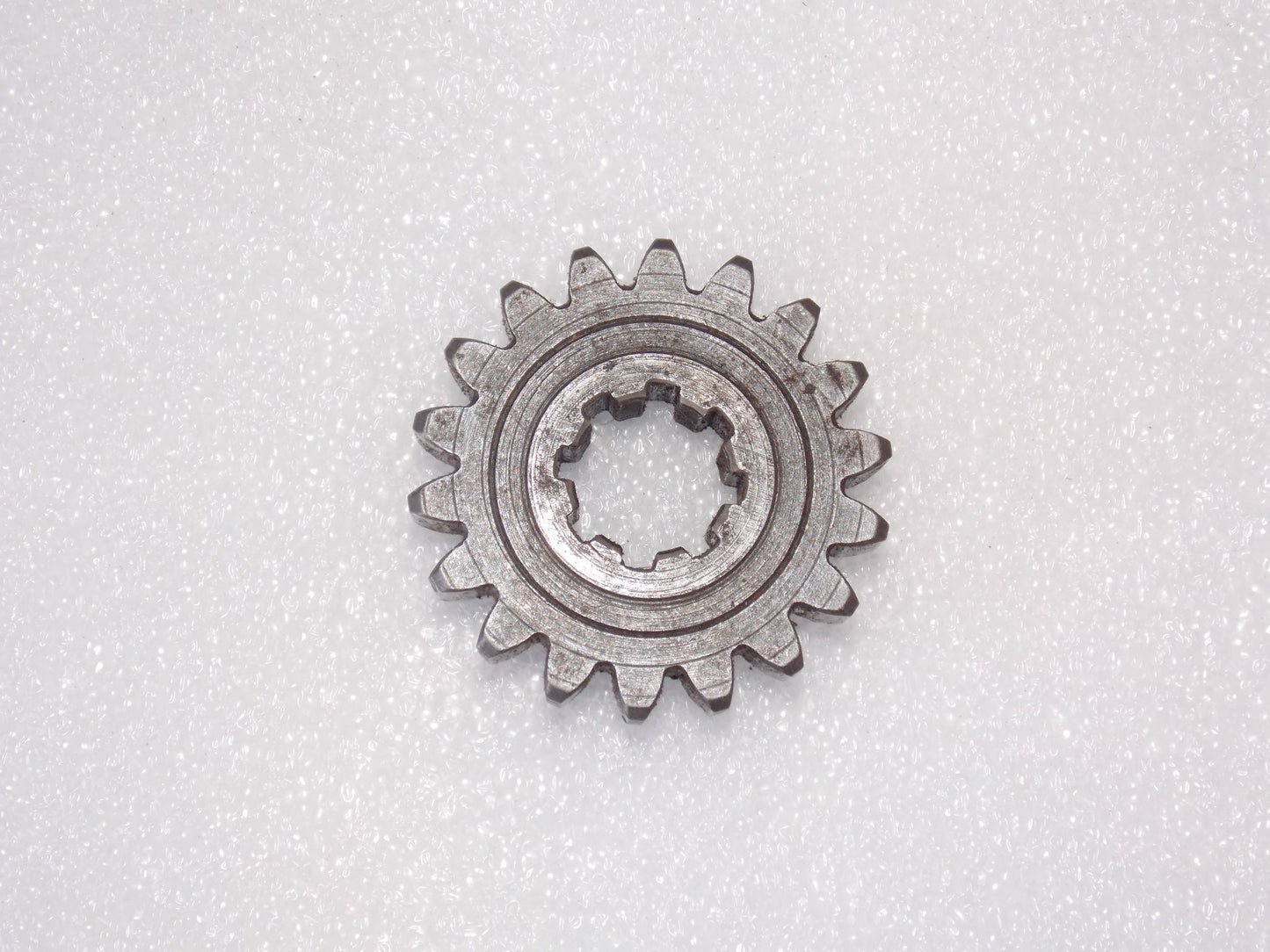 OEM 1986 HUSQVARNA CR 240 TRANSMISSION GEAR WHEEL 18T 352 161235201 - MotoRaider