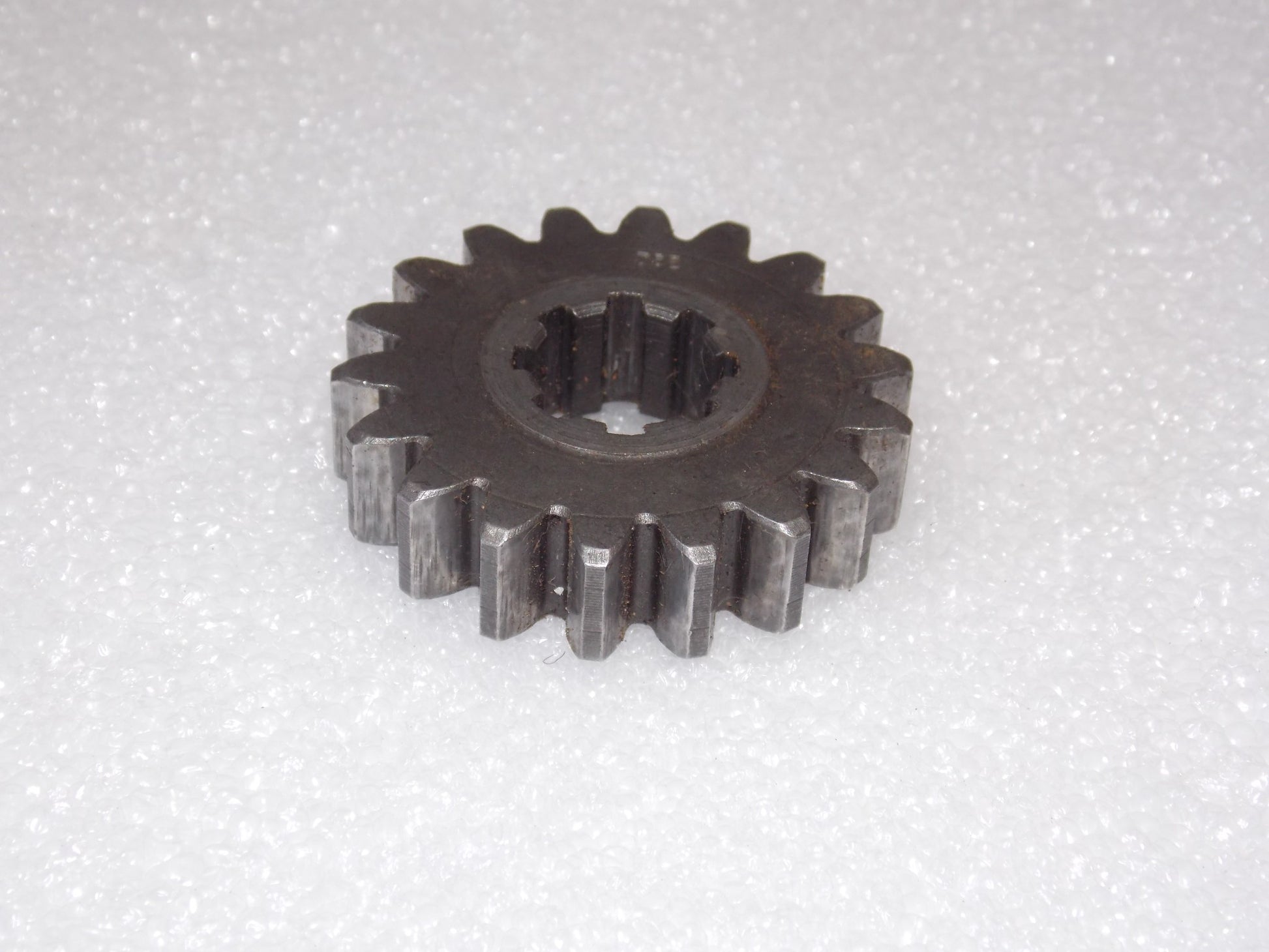 OEM 1986 HUSQVARNA CR 240 TRANSMISSION GEAR WHEEL 18T 352 161235201 - MotoRaider