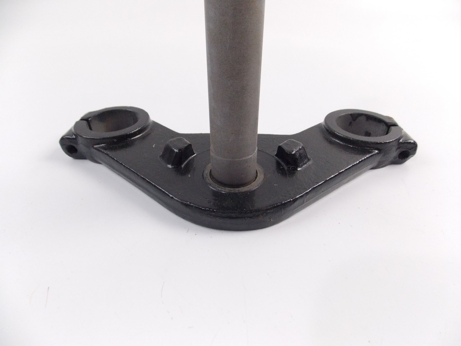 OEM CAGIVA 1993-1998 ROADSTER FRONT FORK STEERING LOWER TRIPLE PLATE 8664112500 - MotoRaider
