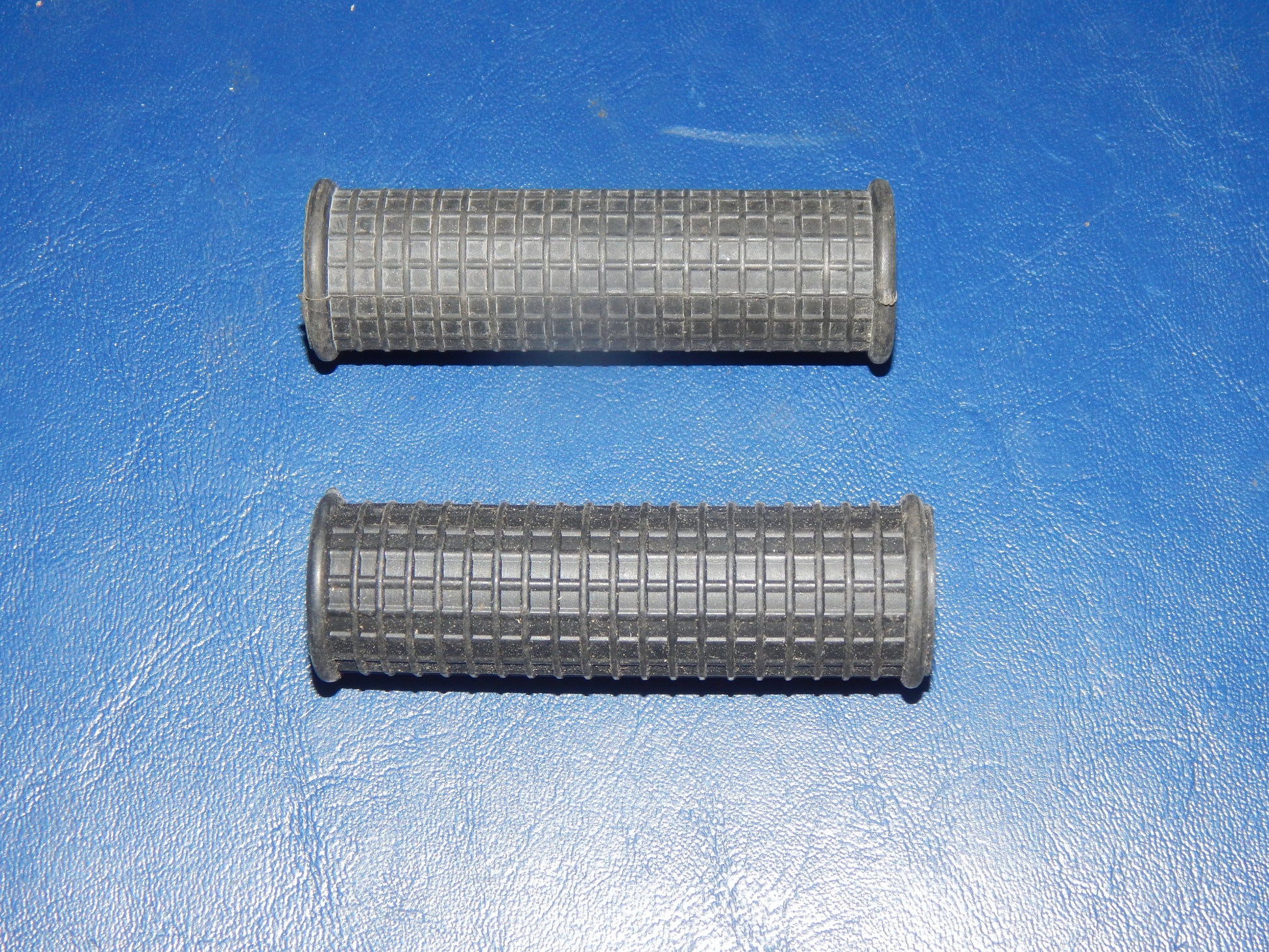 2 1980's VINTAGE MOTORCYCLE KICK STARTER PEDAL RUBBER PEG COVER L=72mm CAGIVA - MotoRaider