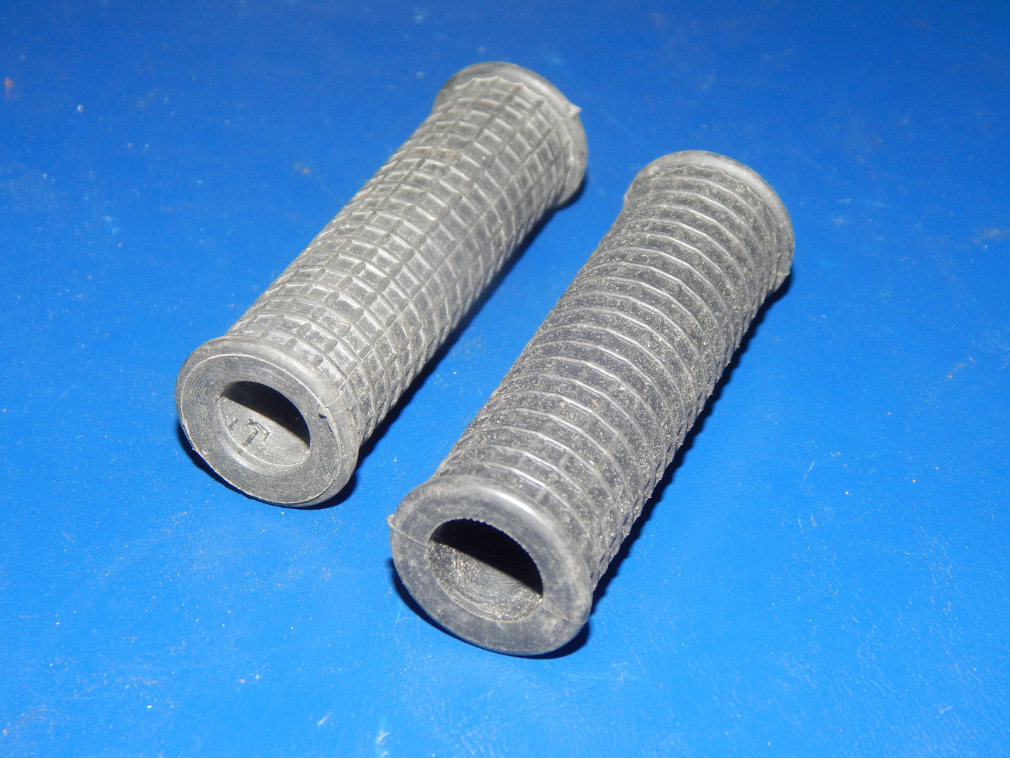 2 1980's VINTAGE MOTORCYCLE KICK STARTER PEDAL RUBBER PEG COVER L=72mm CAGIVA - MotoRaider