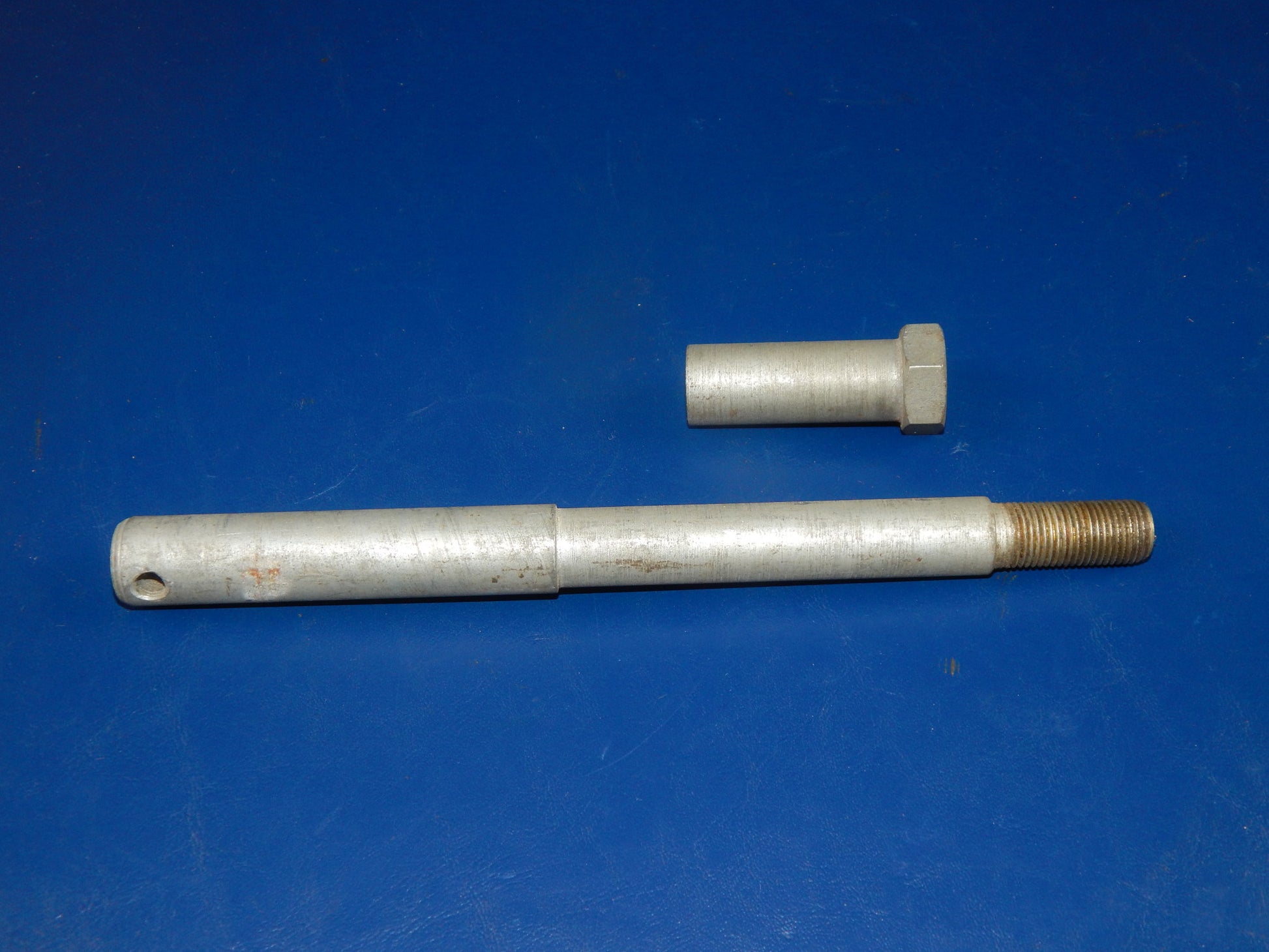 VINTAGE MOTORCYCLE FRONT WHEEL AXLE BOLT HERCULES DKW SACHS PUCH D=16mm 19mm - MotoRaider