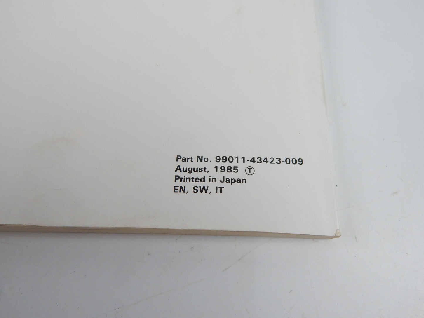 1985 SUZUKI GSX550-E/ES/EF USER OWNER MANUAL BOOK 99011-43423-009 MULTI LANGUAGE - MotoRaider