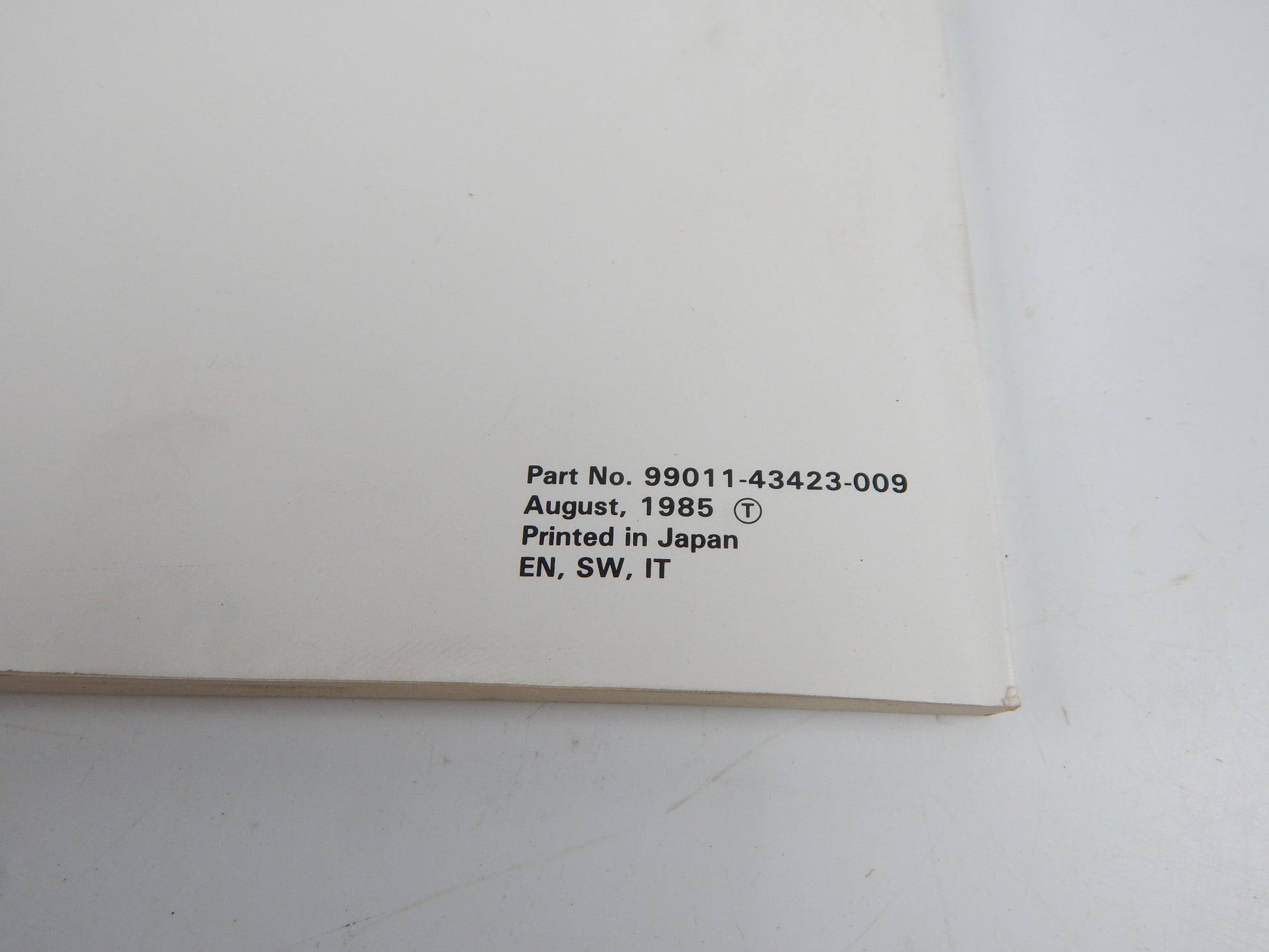 1985 SUZUKI GSX550-E/ES/EF USER OWNER MANUAL BOOK 99011-43423-009 MULTI LANGUAGE - MotoRaider