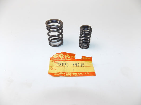 NOS OEM 1980-1986 SUZUKI GSS1150/700/1100/750/250 VALVE SPRING SET 12920-49210 - MotoRaider