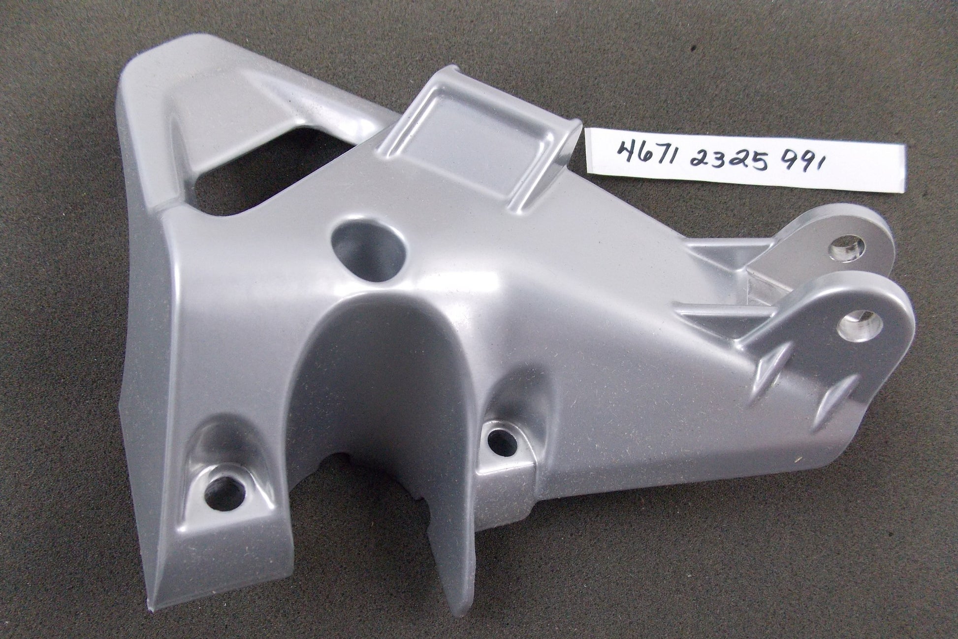 NOS OEM BMW 1994 1100-GS FOOTREST PLATE LEFT FOOT PEG BRACKET MOUNT 46712325991 - MotoRaider