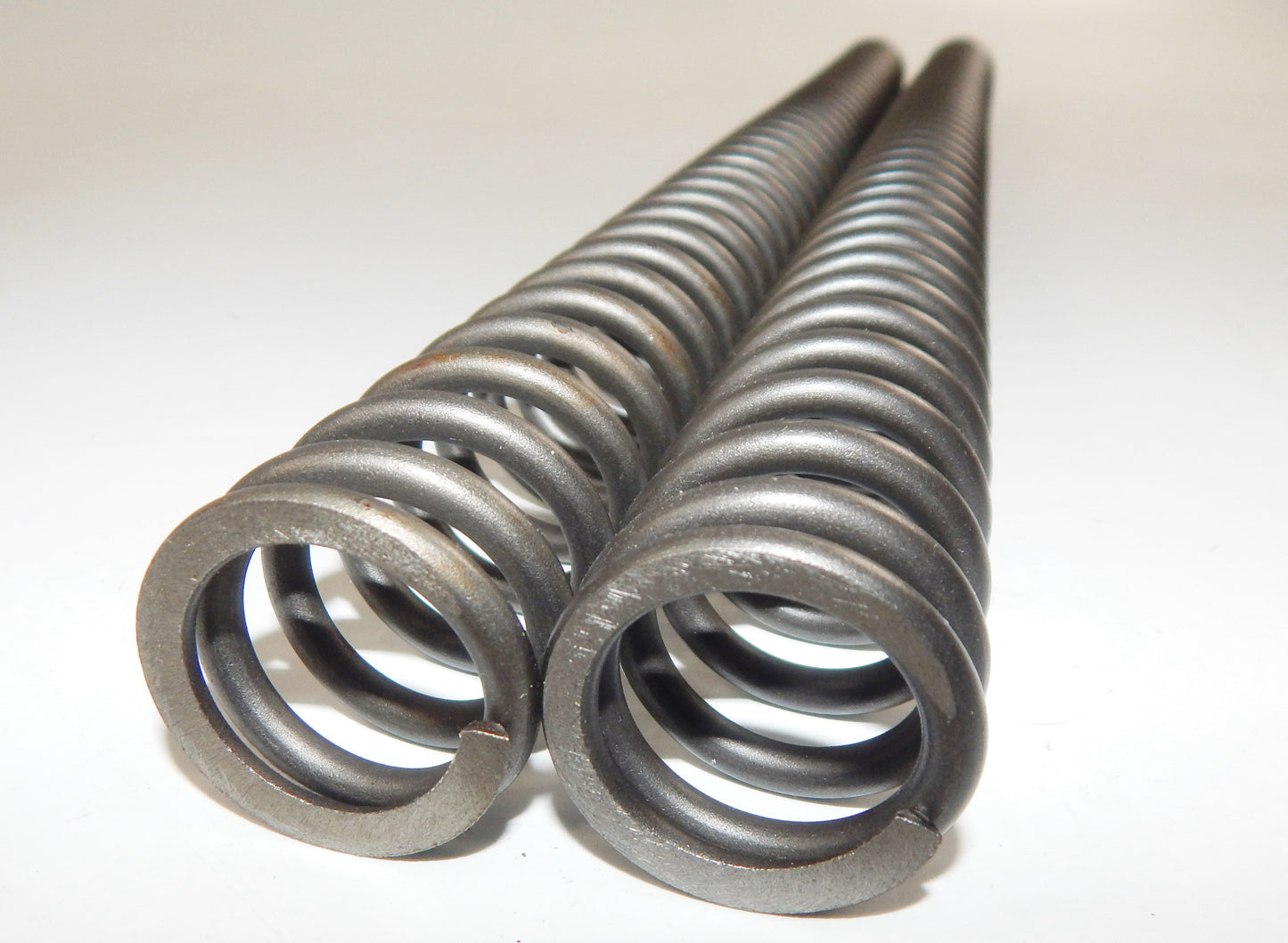 VINTAGE BMW FRONT FORK SUSPENSION SPRINGS L=565mm ID=26mm OD=37mm THREAD D=5mm - MotoRaider