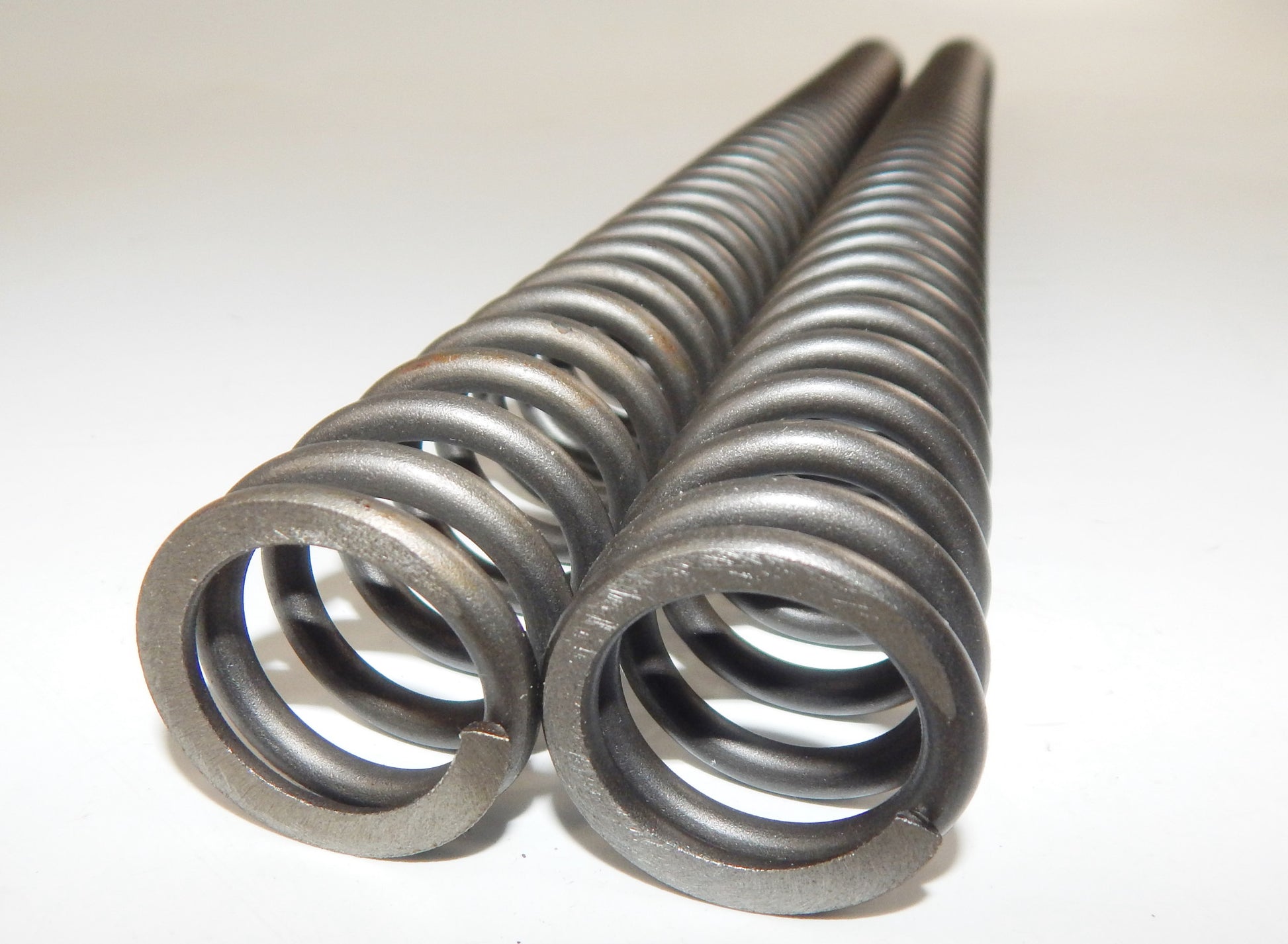 VINTAGE BMW FRONT FORK SUSPENSION SPRINGS L=565mm ID=26mm OD=37mm THREAD D=5mm - MotoRaider