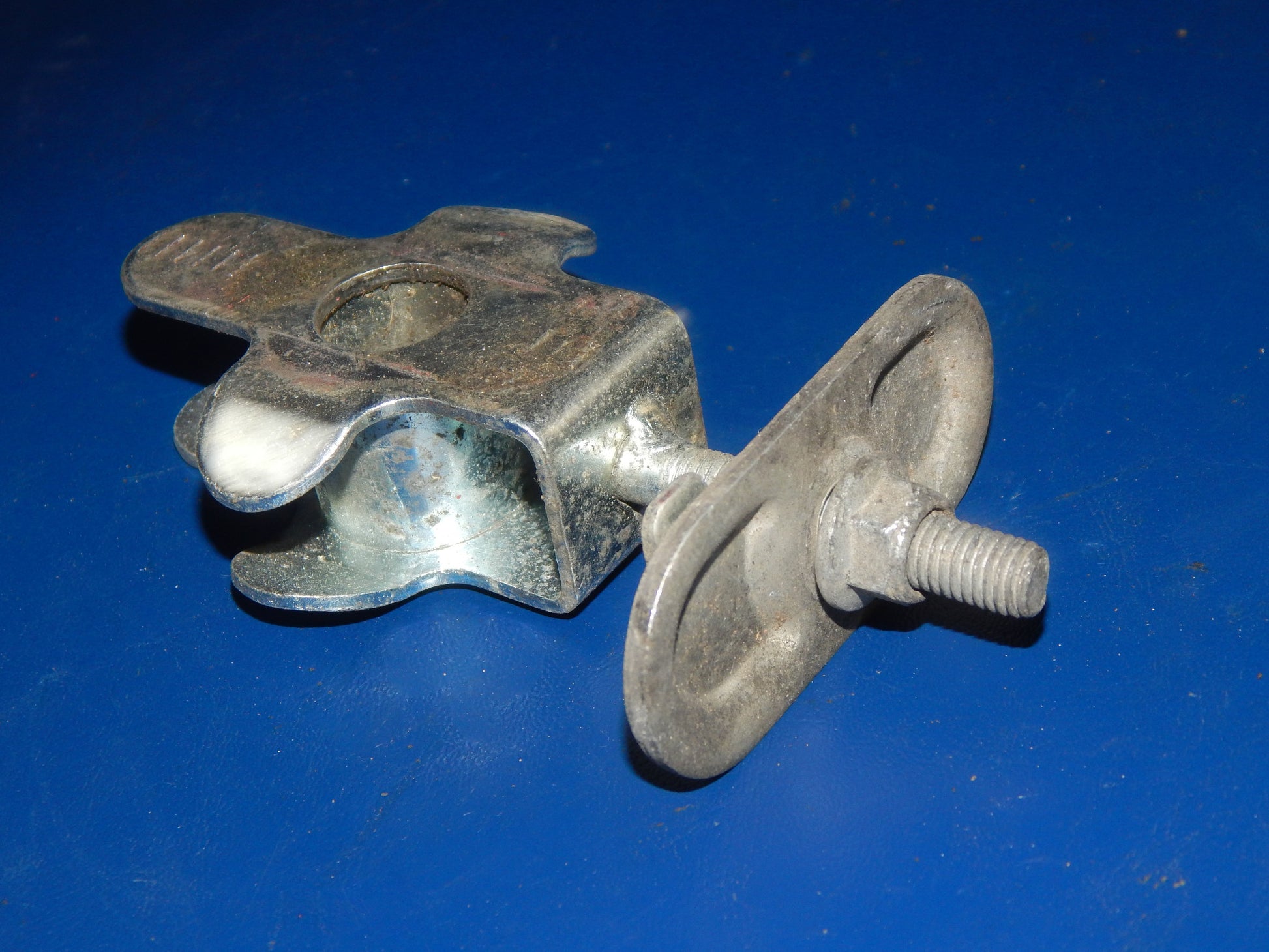 1993 SUZUKI BANDIT GSF 400 REAR WHEEL CHAIN AXLE ADJUSTER 61410-10D00 VINTAGE - MotoRaider