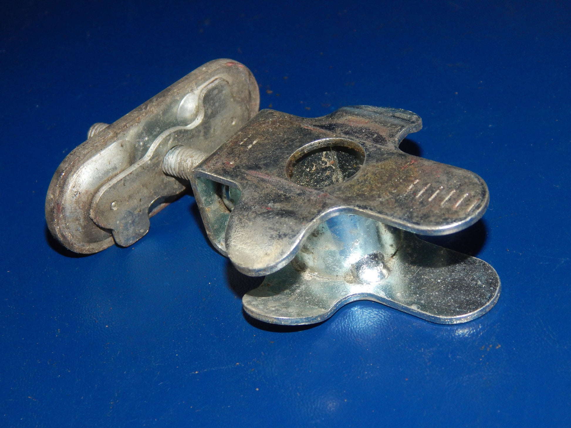 1993 SUZUKI BANDIT GSF 400 REAR WHEEL CHAIN AXLE ADJUSTER 61410-10D00 VINTAGE - MotoRaider